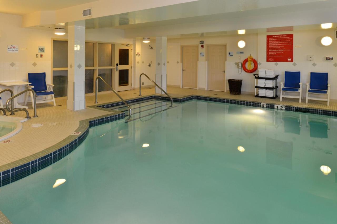 Holiday Inn Express Edmonton North By Ihg Екстериор снимка