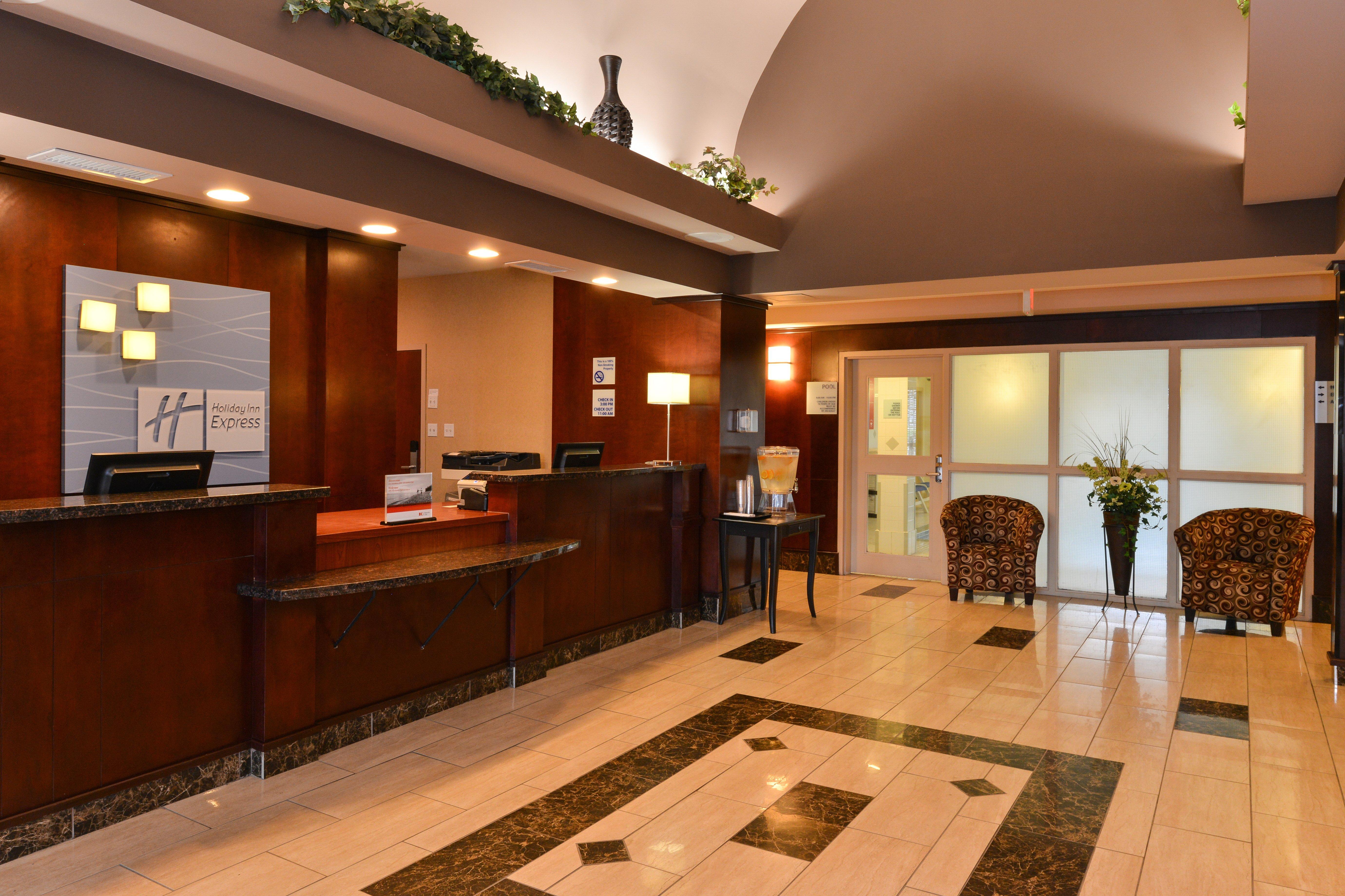 Holiday Inn Express Edmonton North By Ihg Екстериор снимка