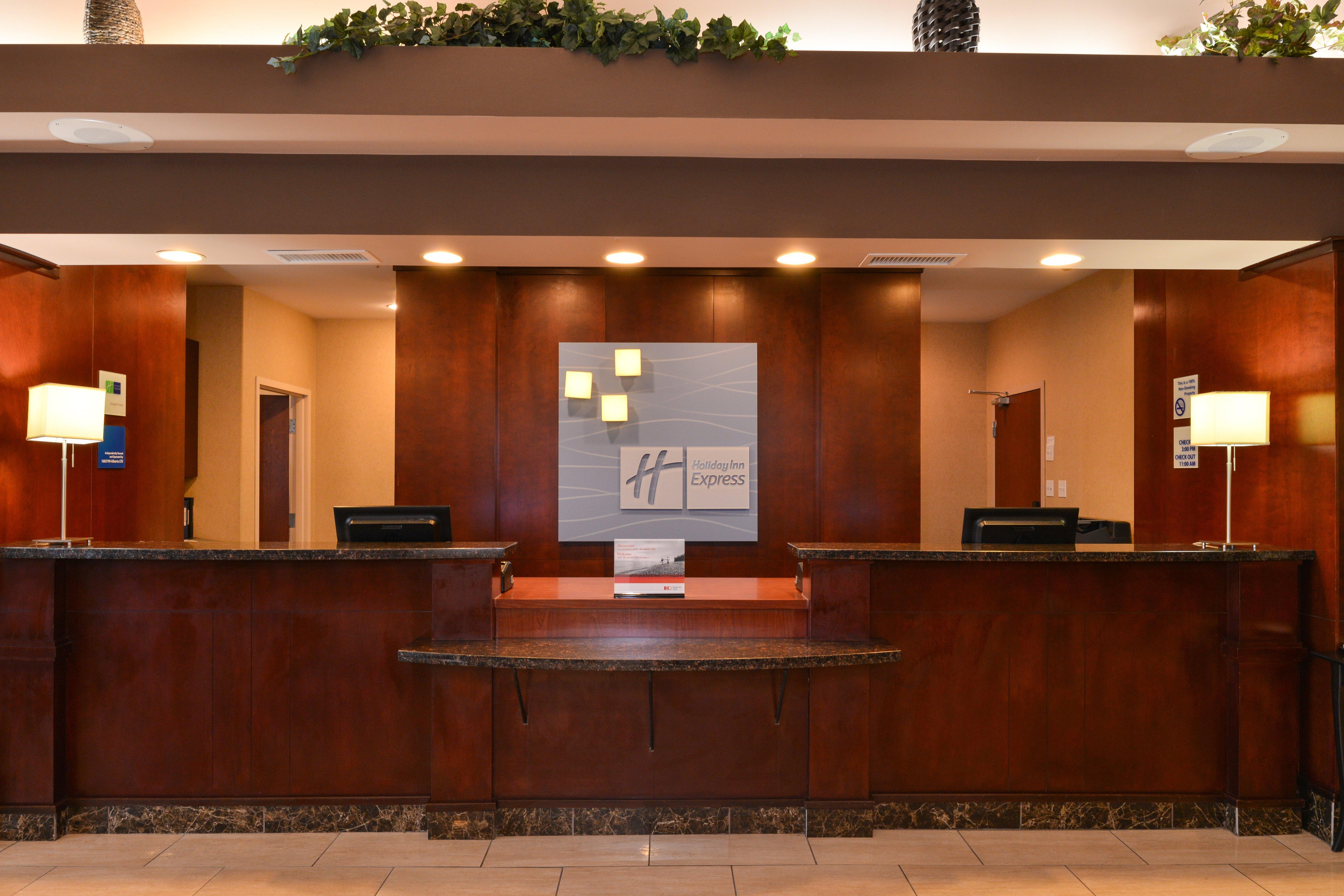 Holiday Inn Express Edmonton North By Ihg Екстериор снимка