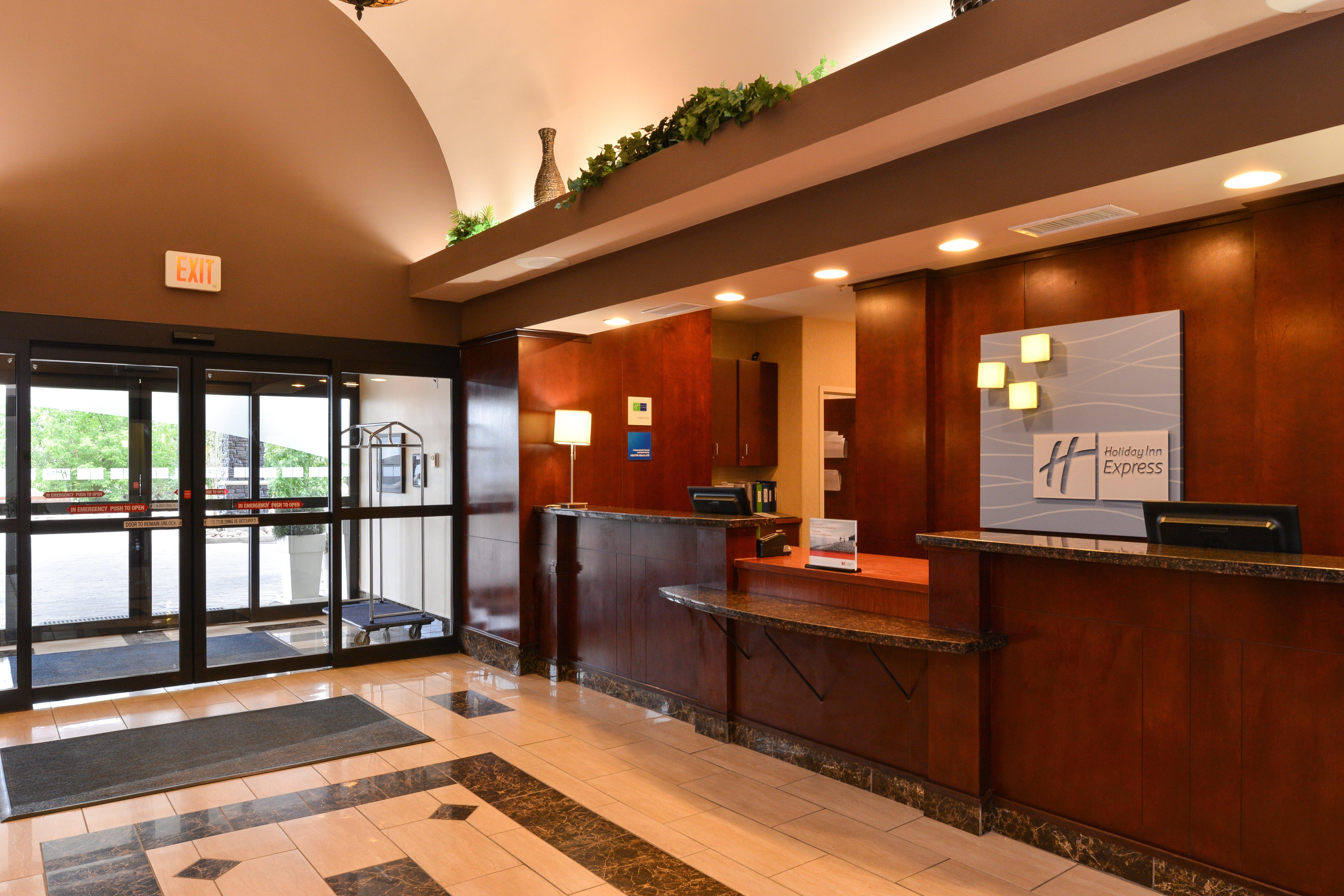 Holiday Inn Express Edmonton North By Ihg Екстериор снимка