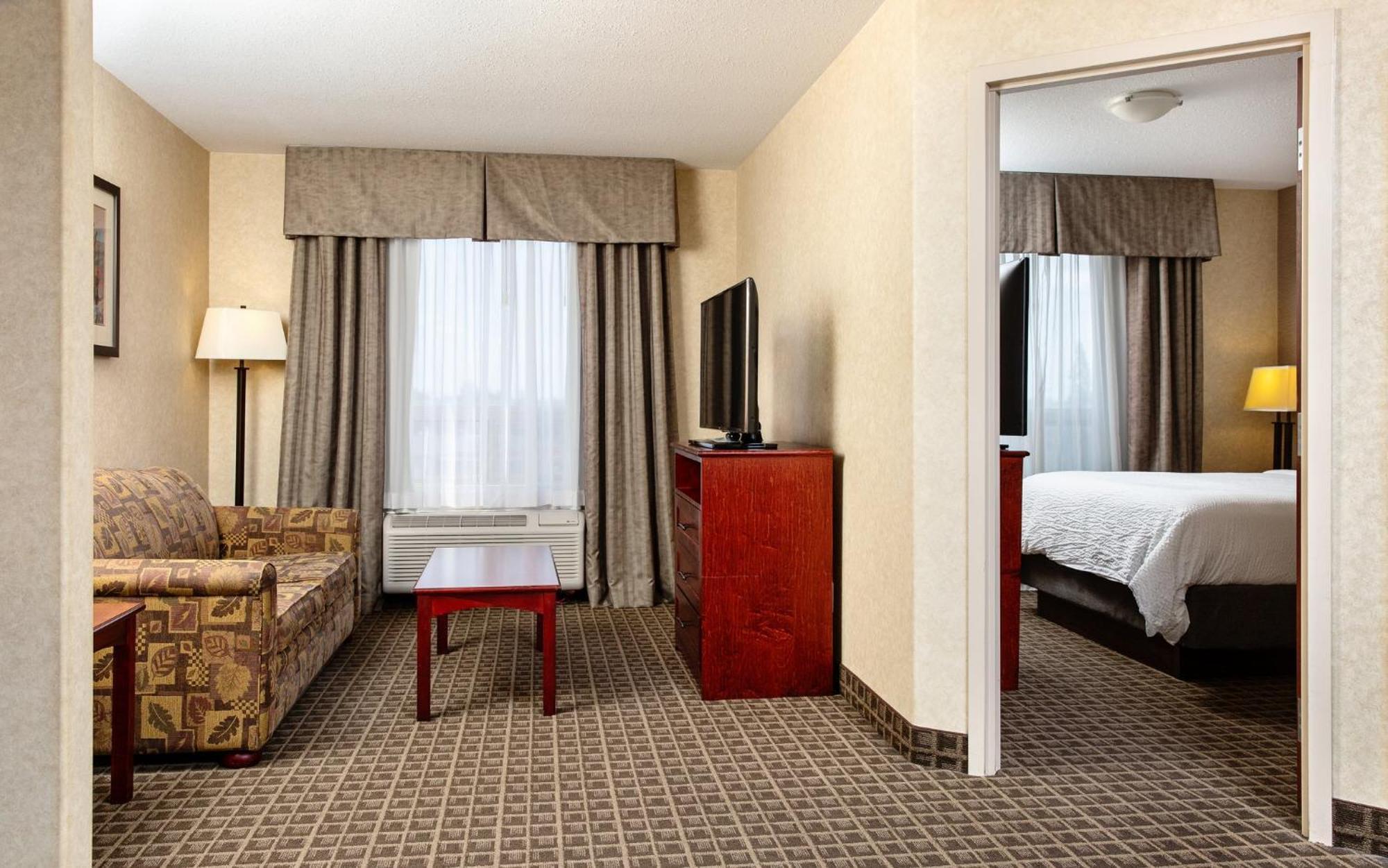 Holiday Inn Express Edmonton North By Ihg Екстериор снимка