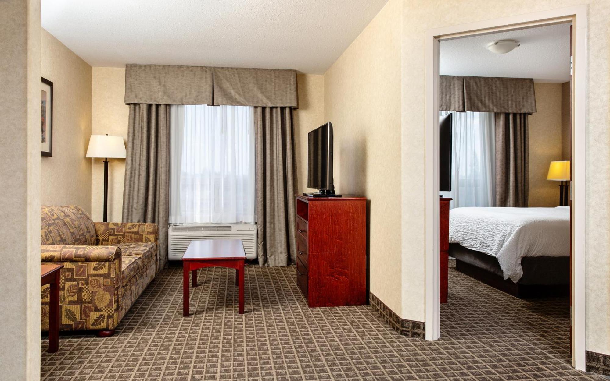 Holiday Inn Express Edmonton North By Ihg Екстериор снимка