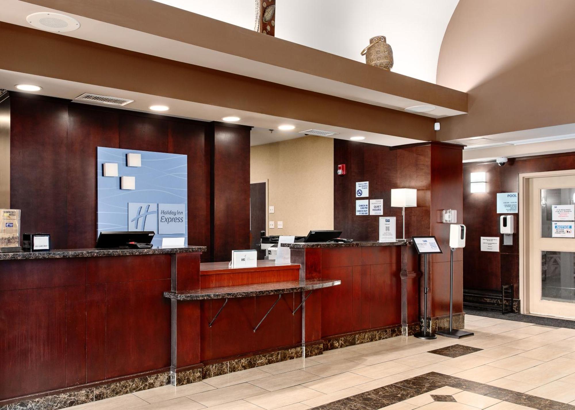 Holiday Inn Express Edmonton North By Ihg Екстериор снимка