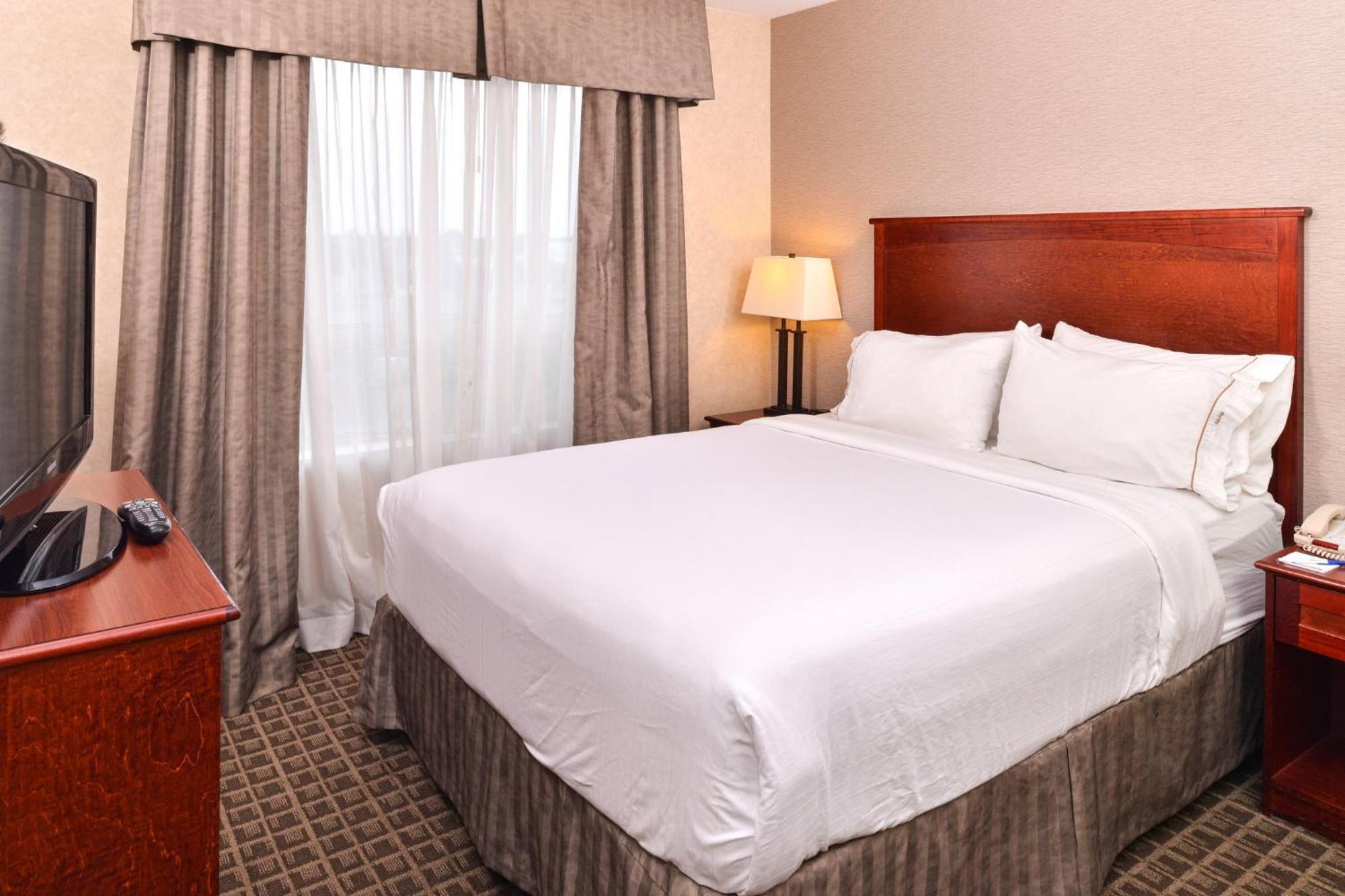 Holiday Inn Express Edmonton North By Ihg Екстериор снимка