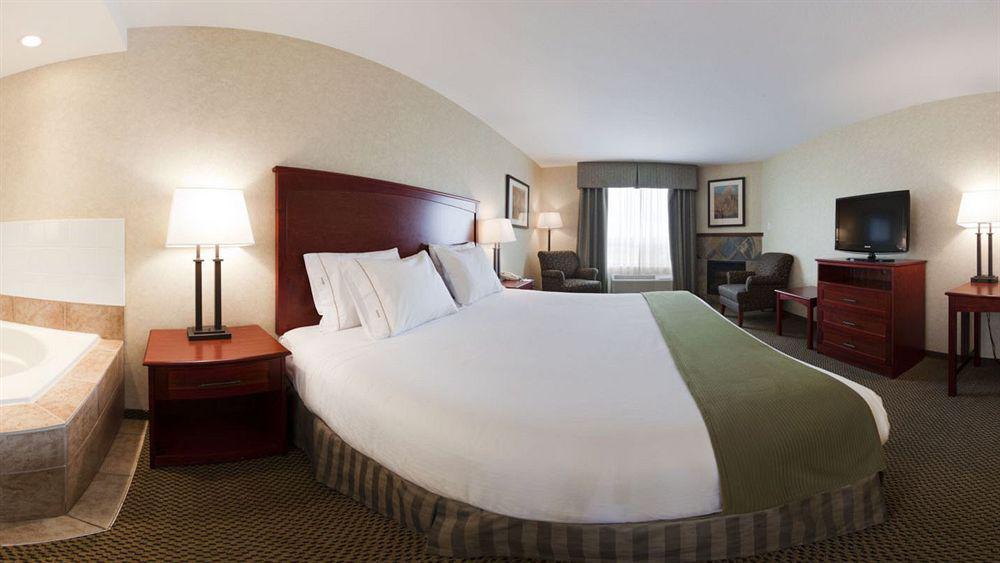 Holiday Inn Express Edmonton North By Ihg Екстериор снимка